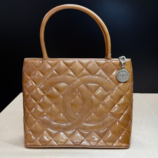 Chanel Shopping médaillon