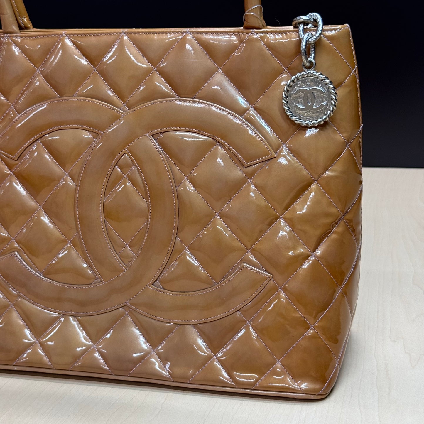 Chanel Shopping médaillon