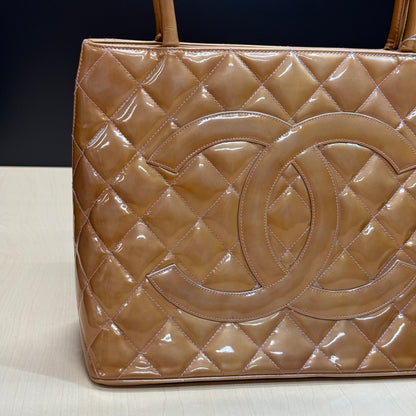 Chanel Shopping médaillon