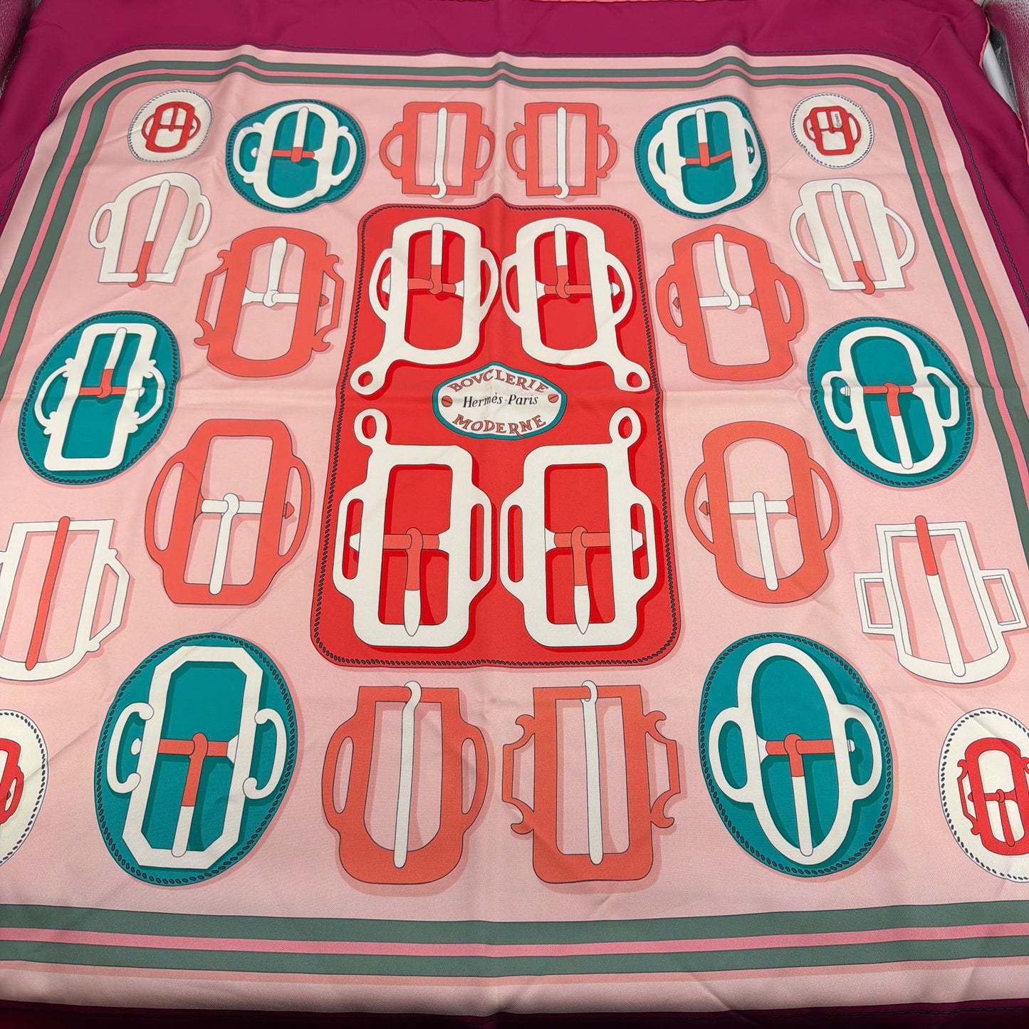 Hermès Carré « Bovclerie Moderne »