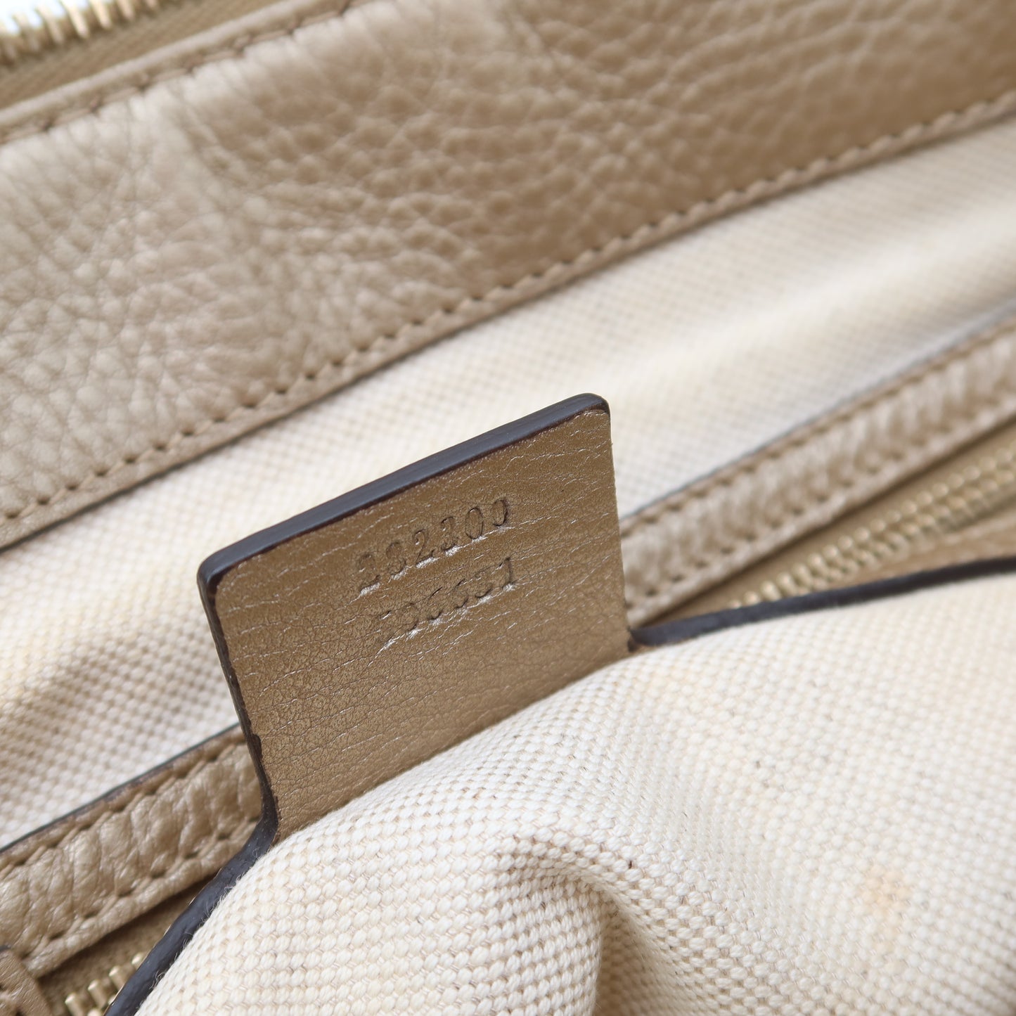 Gucci Shopping doré