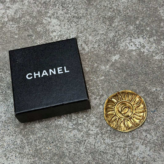 Chanel Broche