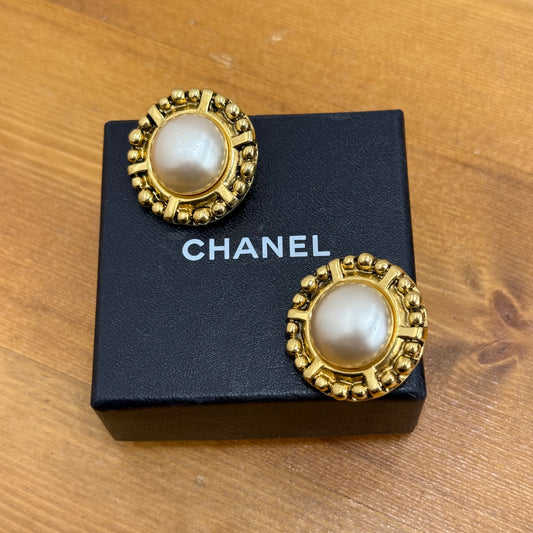 Chanel Clips