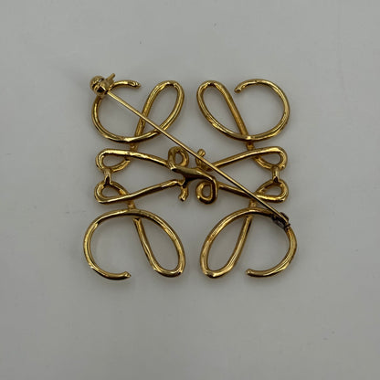 Loewe broche