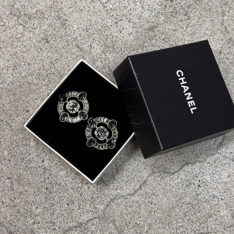 Chanel clips larges cristaux