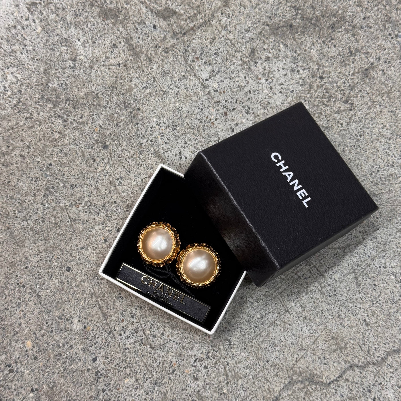 Chanel clips perles baroques
