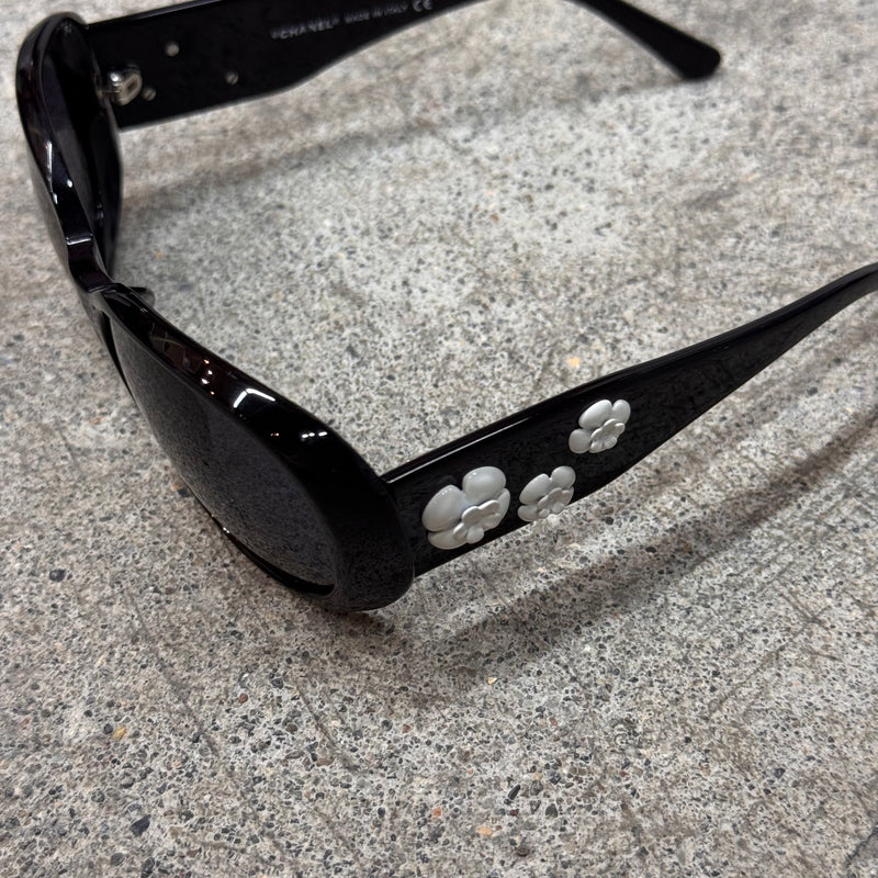 Chanel lunettes de soleil camelia