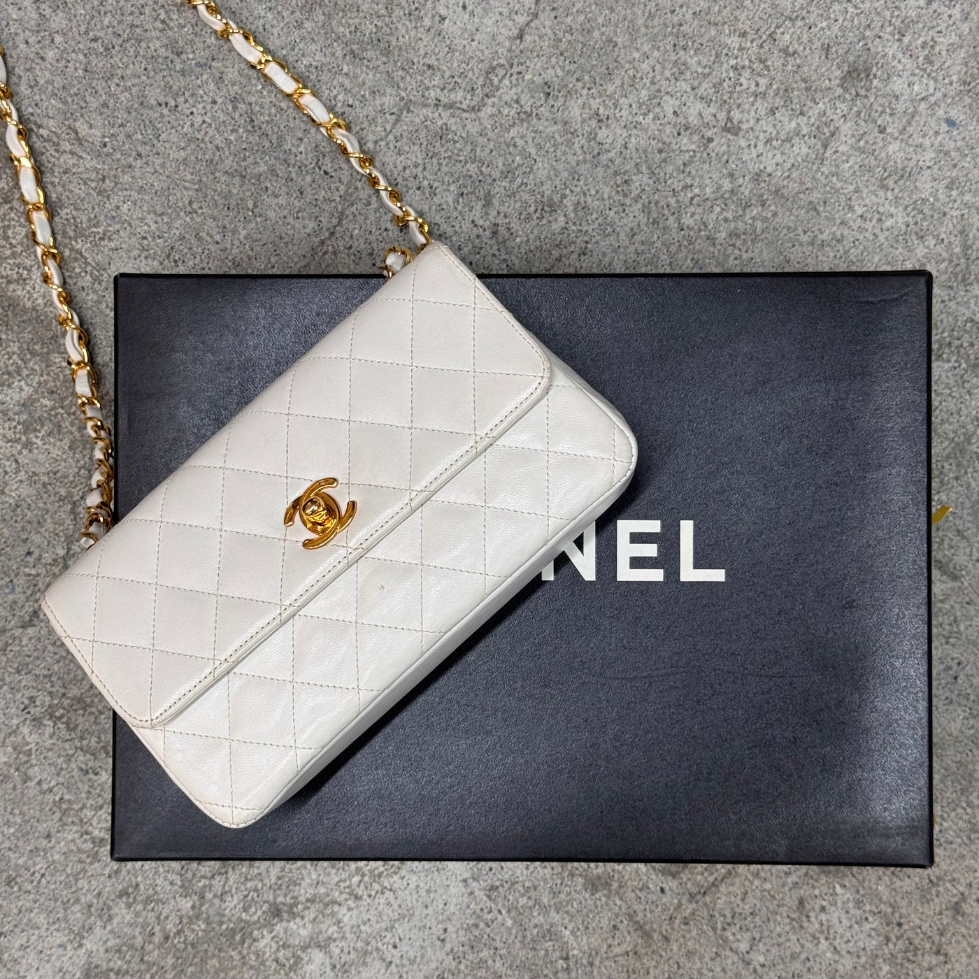 Chanel mini flap blanc