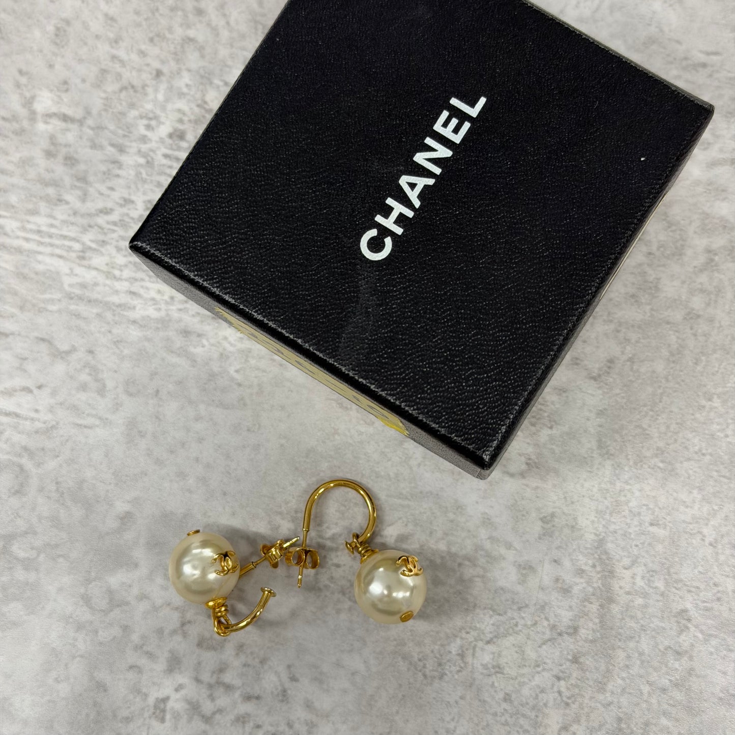 Chanel Boucles d’oreilles perles