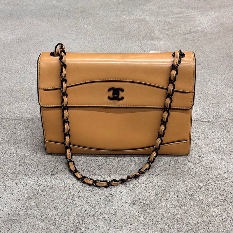Chanel simple flap caramel