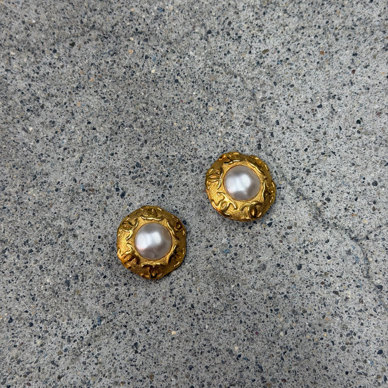 Chanel clips perles baroques
