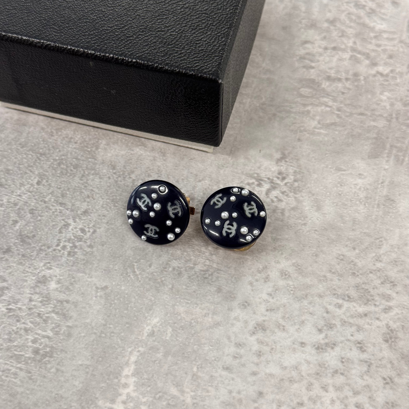 Chanel clips Bakélite noire