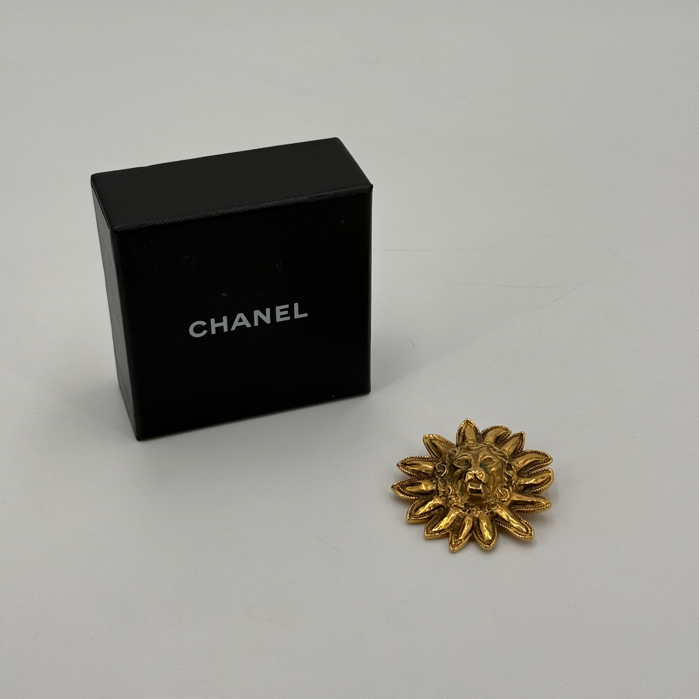 Chanel Broche