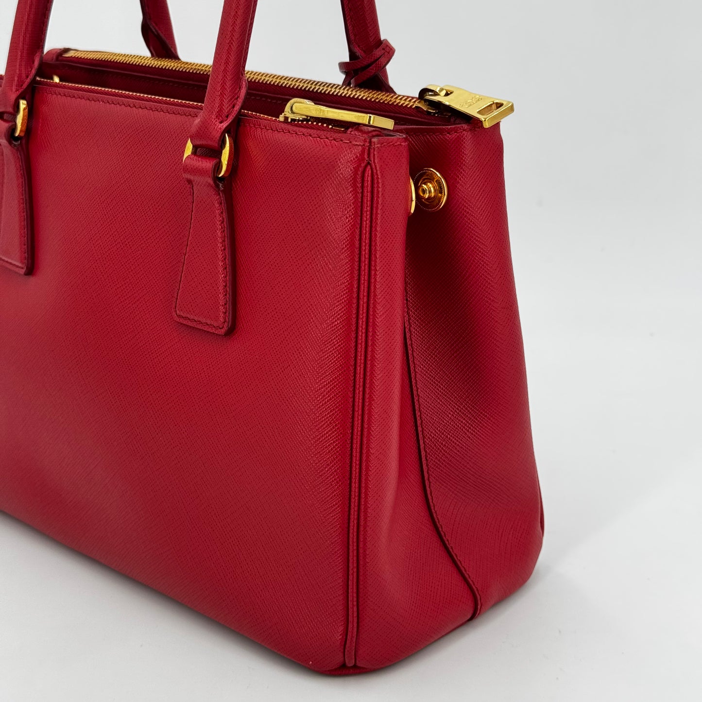 Prada Galleria MM rouge