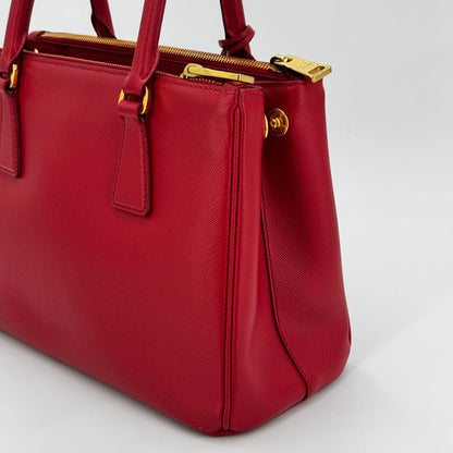 Prada Galleria MM rouge