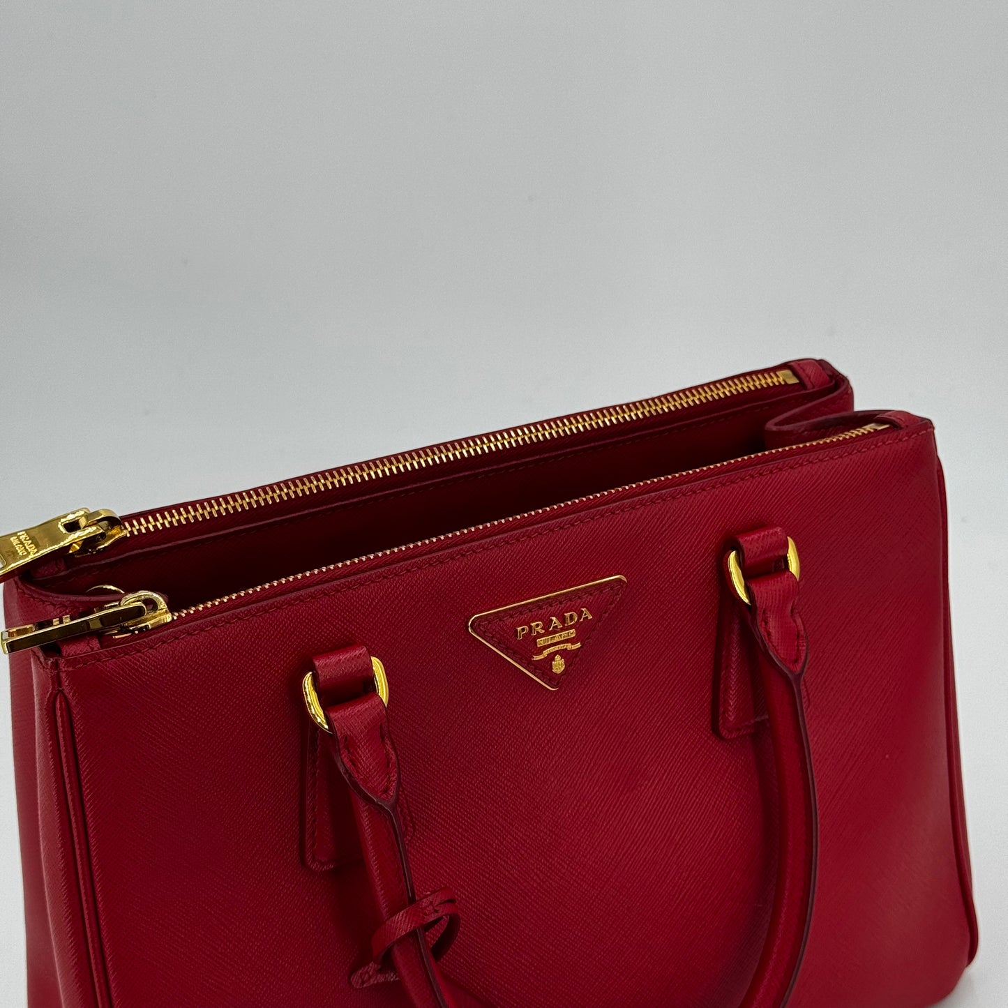 Prada Galleria MM rouge