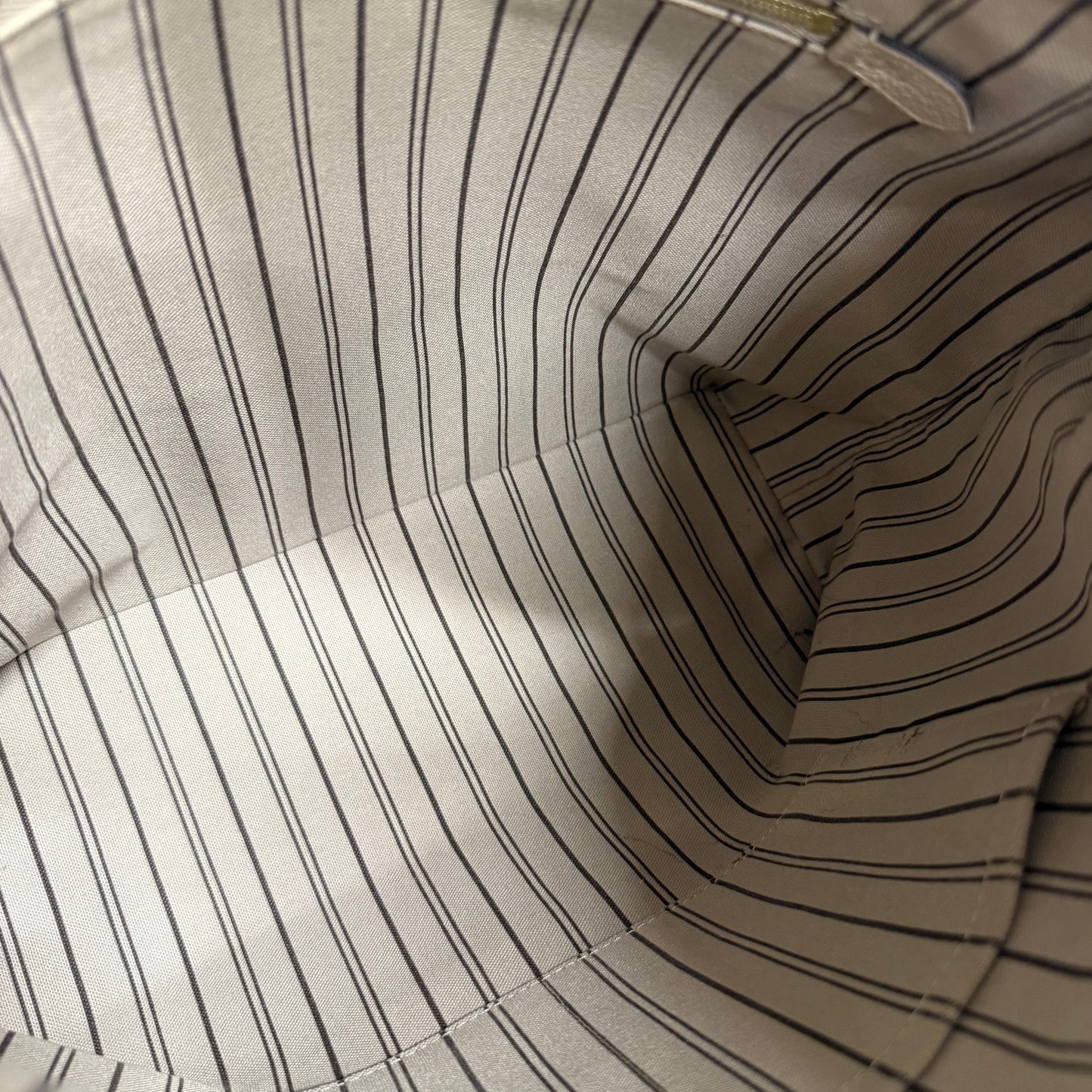 Louis Vuitton Empreinte Bastille