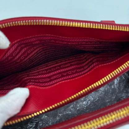 Prada Galleria MM rouge