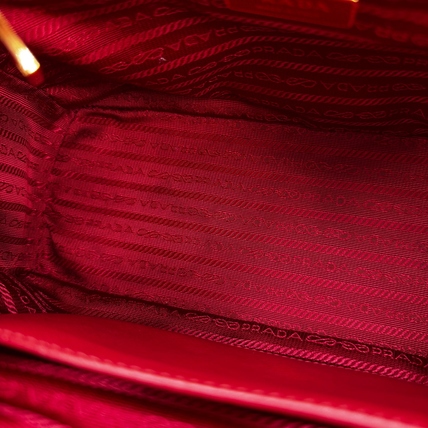 Prada Galleria MM rouge