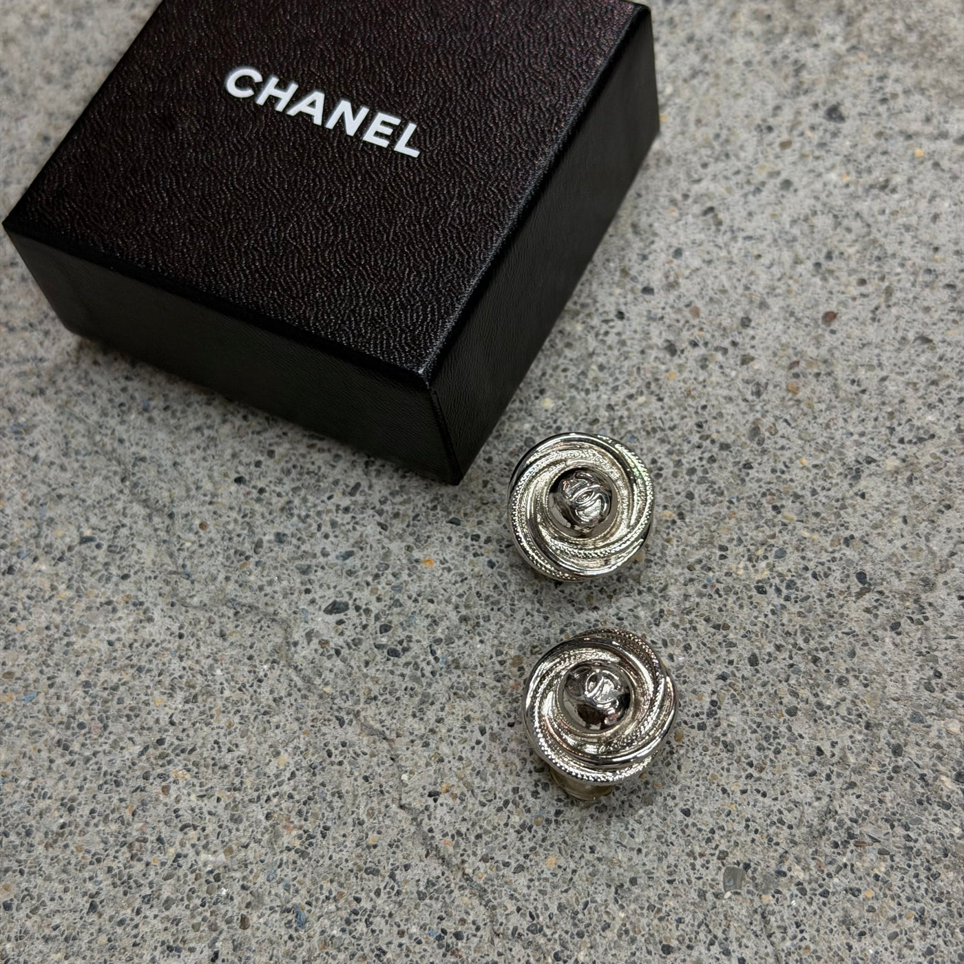 Chanel clips silver