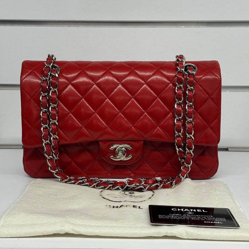 Chanel 11.12 rouge