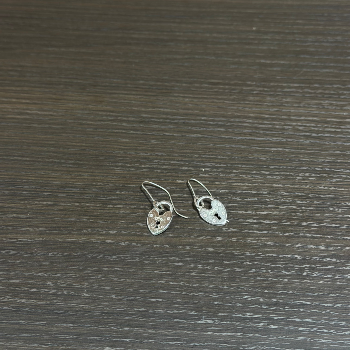 Christian Dior Pendants d’oreilles cadenas coeur