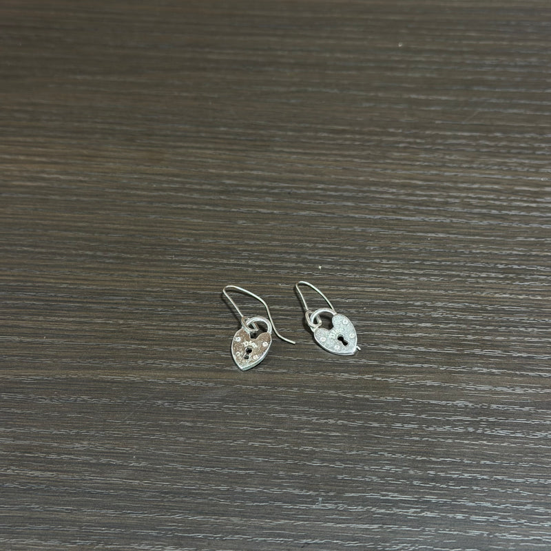 Christian Dior Pendants d’oreilles cadenas coeur