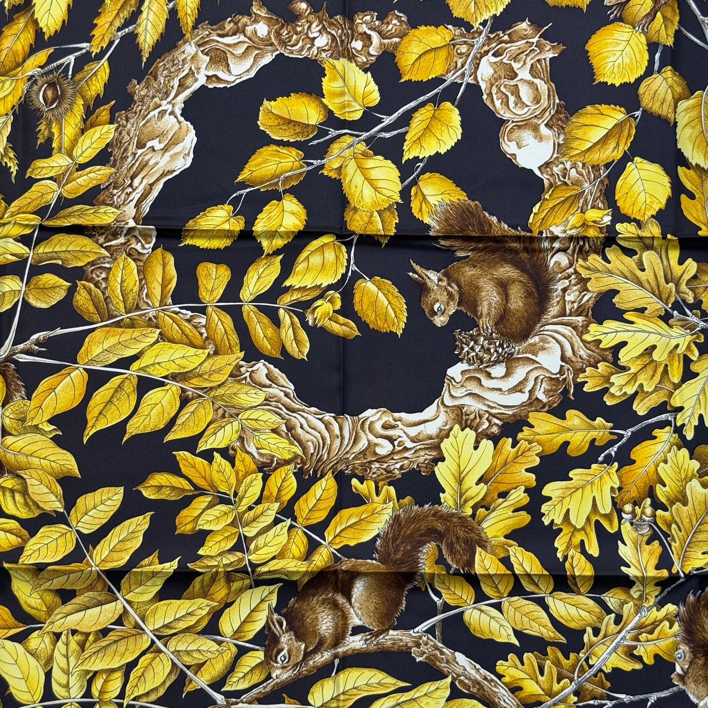 Hermès Carré « Casse-Noisette »