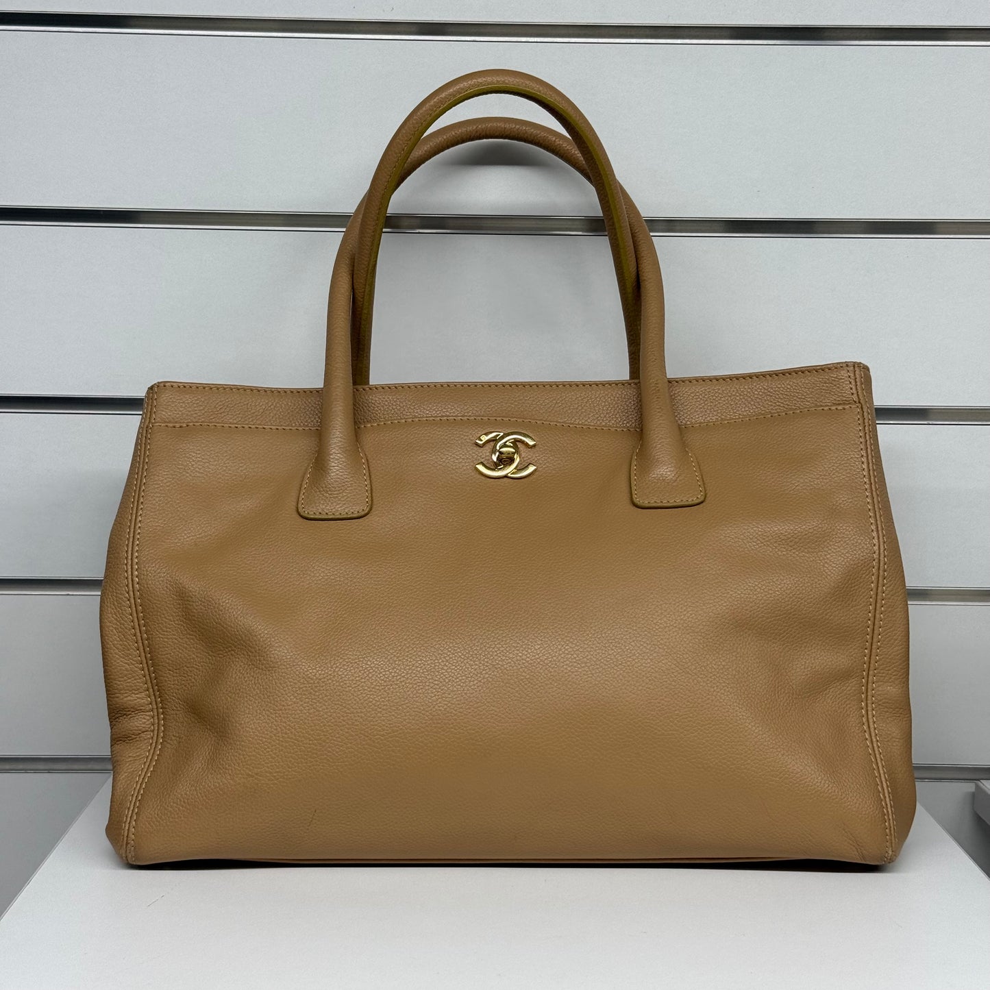 Chanel Shopping executive