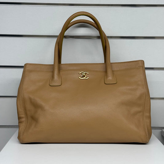 Chanel Shopping executive