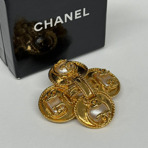 Chanel Broche