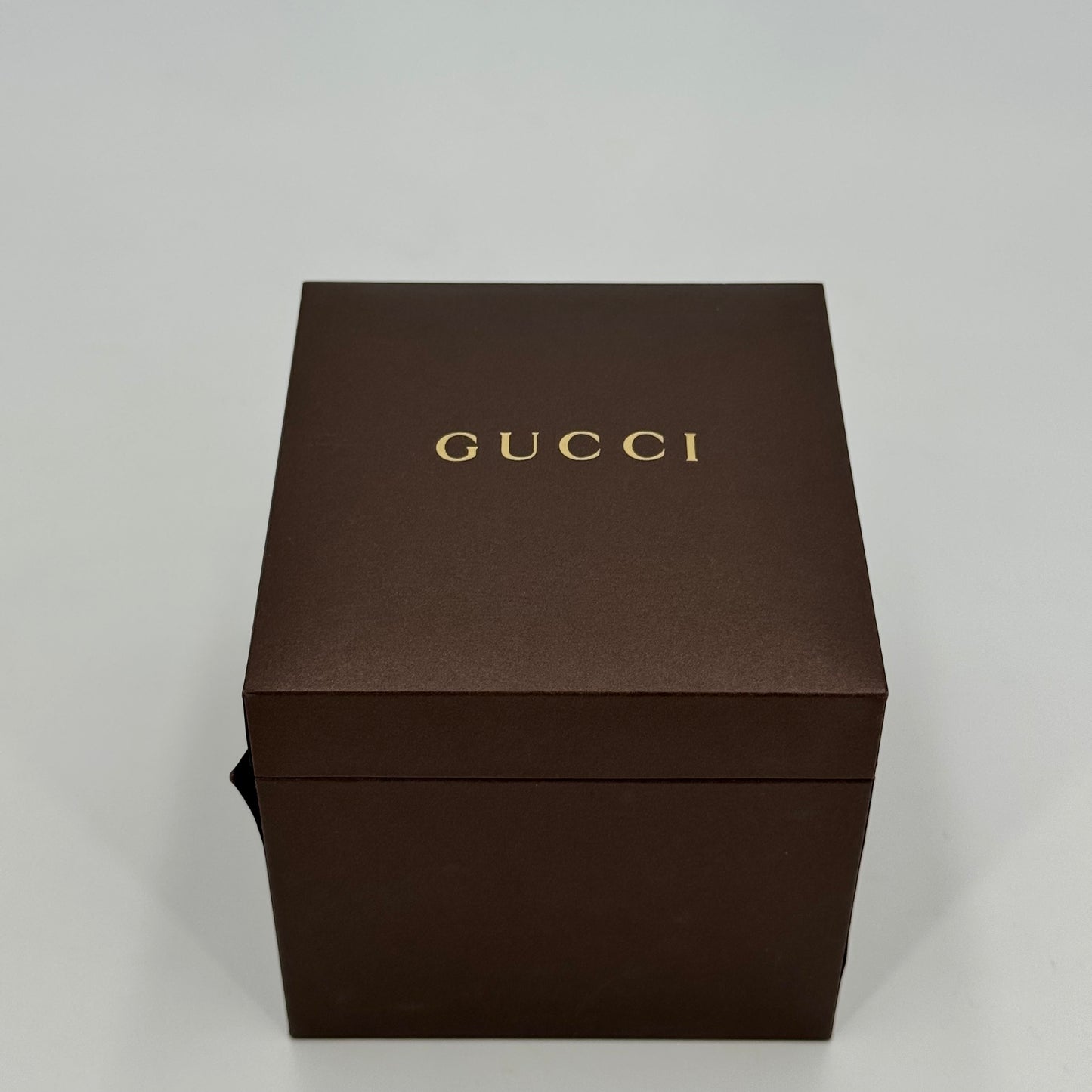Gucci montre bracelet doré