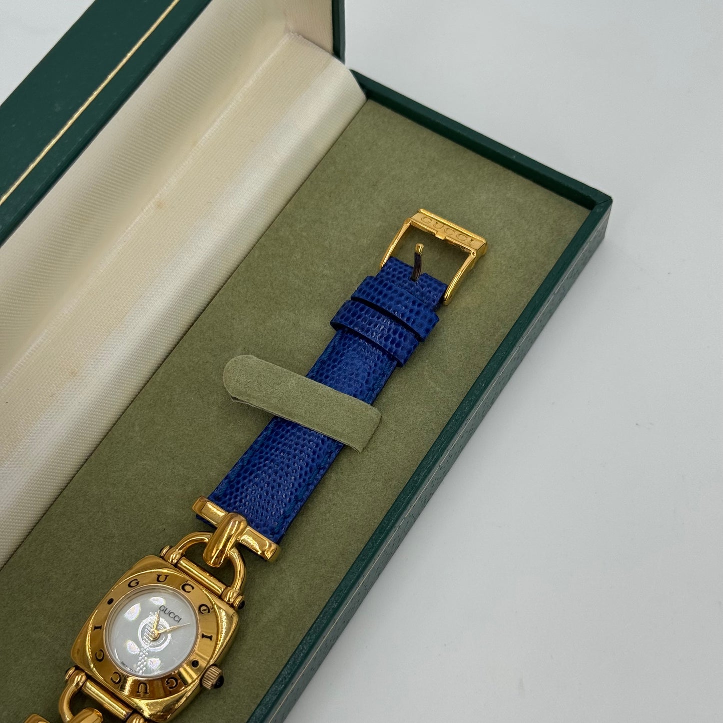 Gucci montre vintage bleue