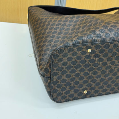 Celine Hobo