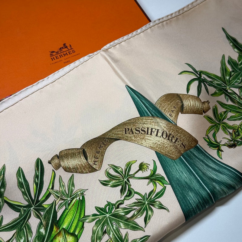 Hermès carré « Passiflores »