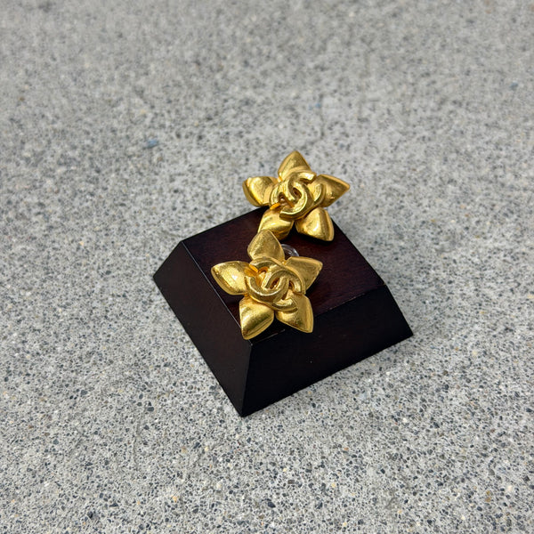 Chanel clips vintage