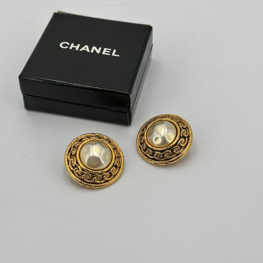 Chanel Clips