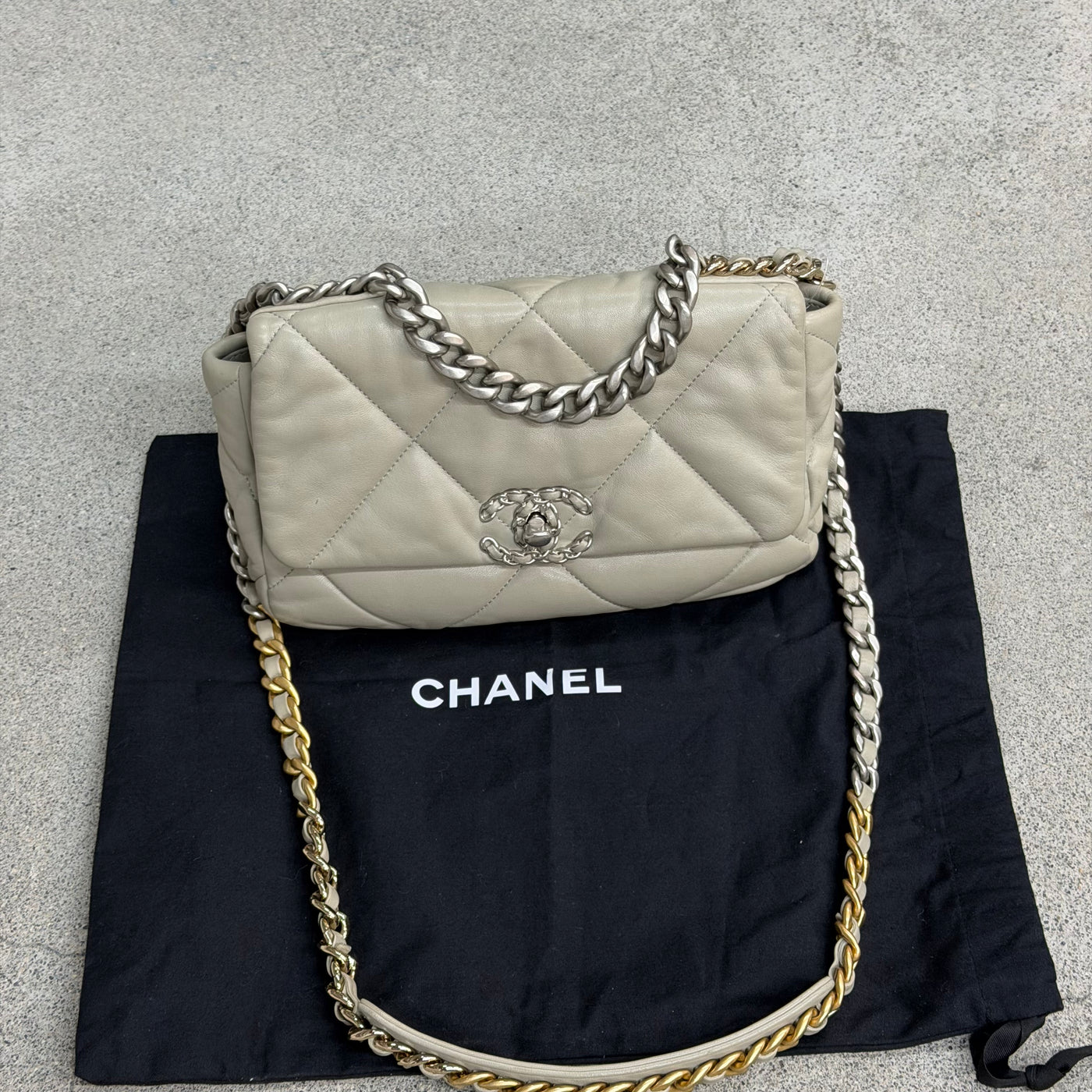 Chanel 19
