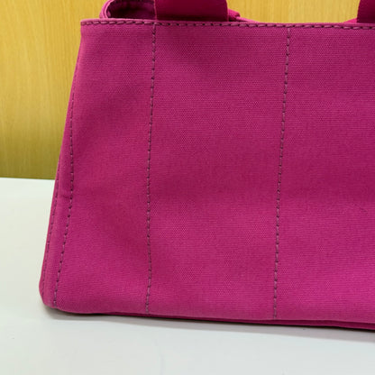 Prada Canapa
