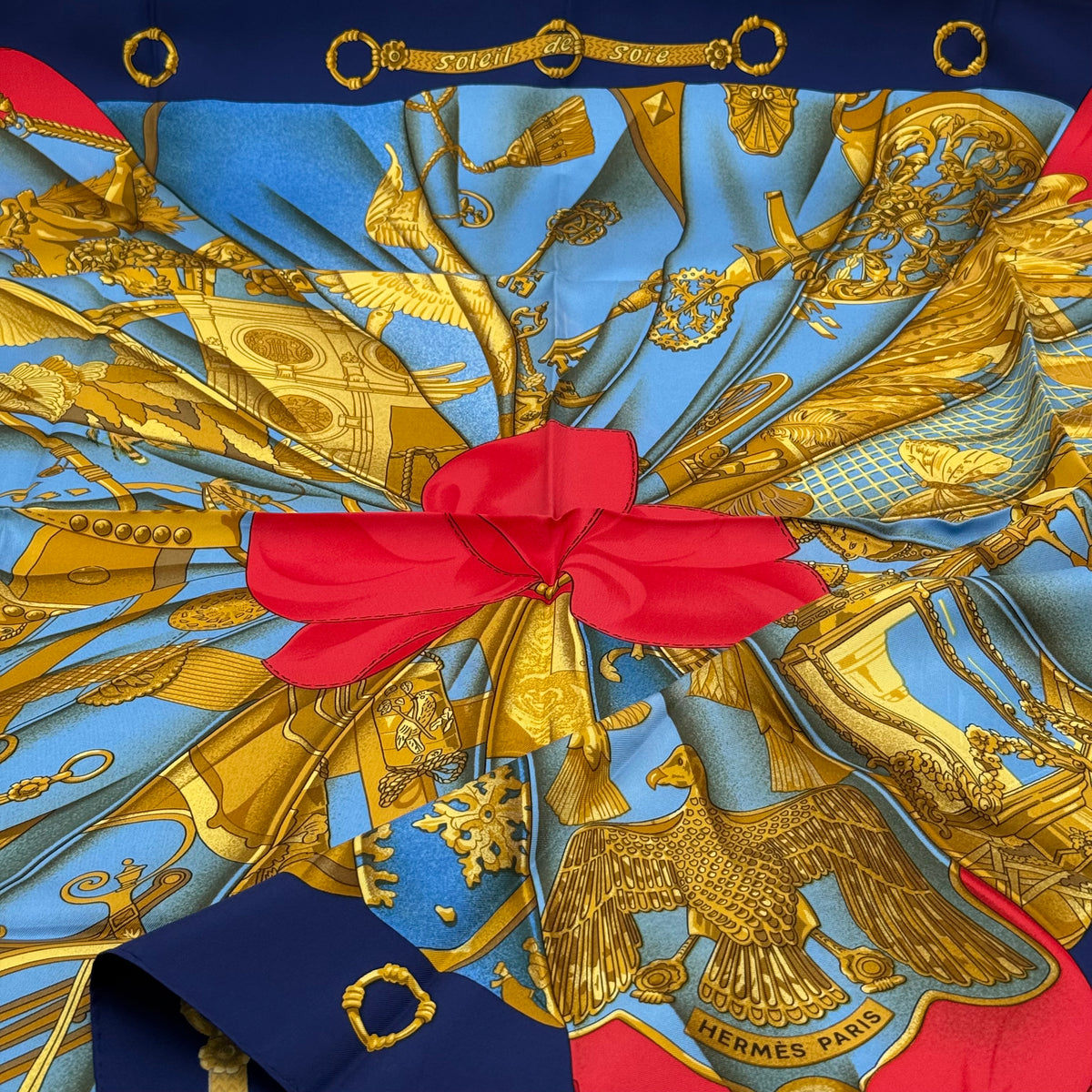 Hermès « carré soleil de soie »