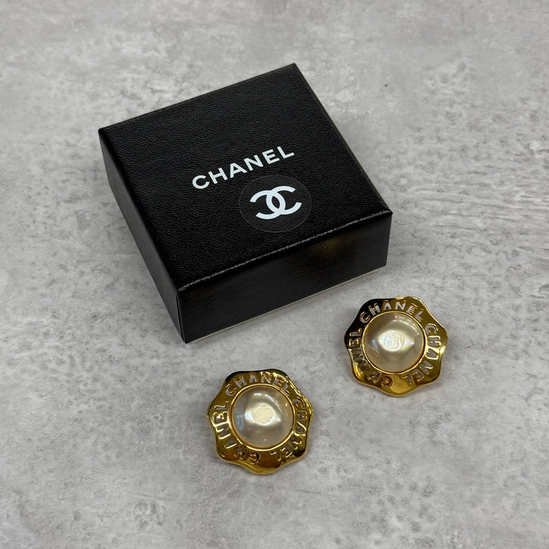 Chanel clips perles baroques