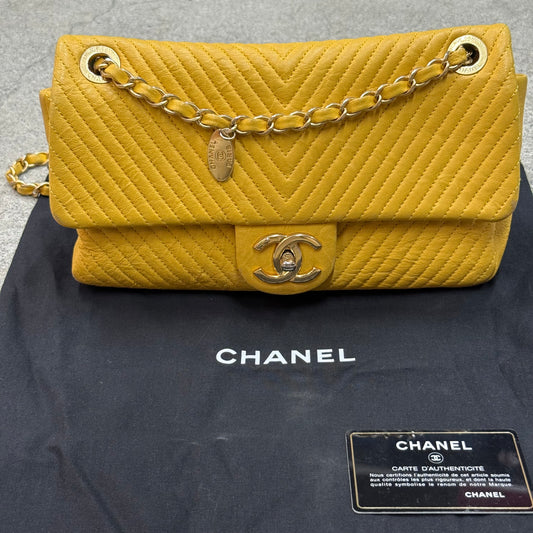 Chanel Édition limitée en cuir de veau jaune