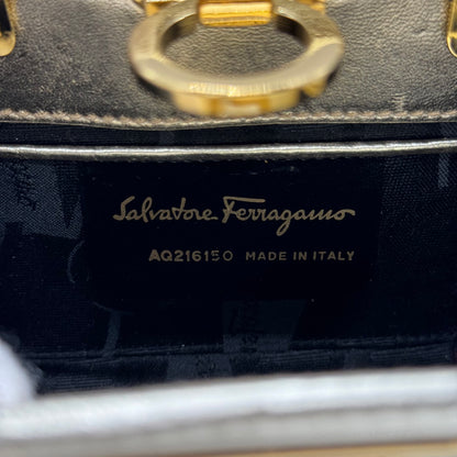 Ferragamo mini sac doré
