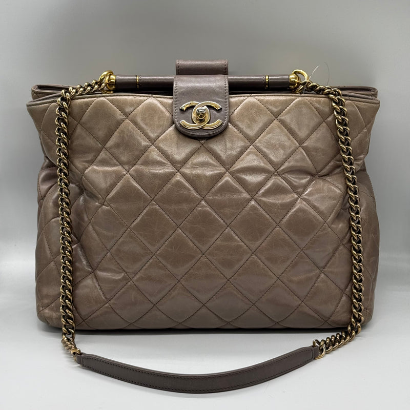 Chanel Shopping