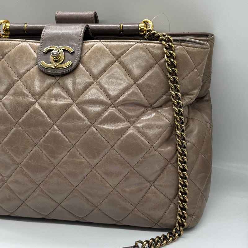 Chanel Shopping