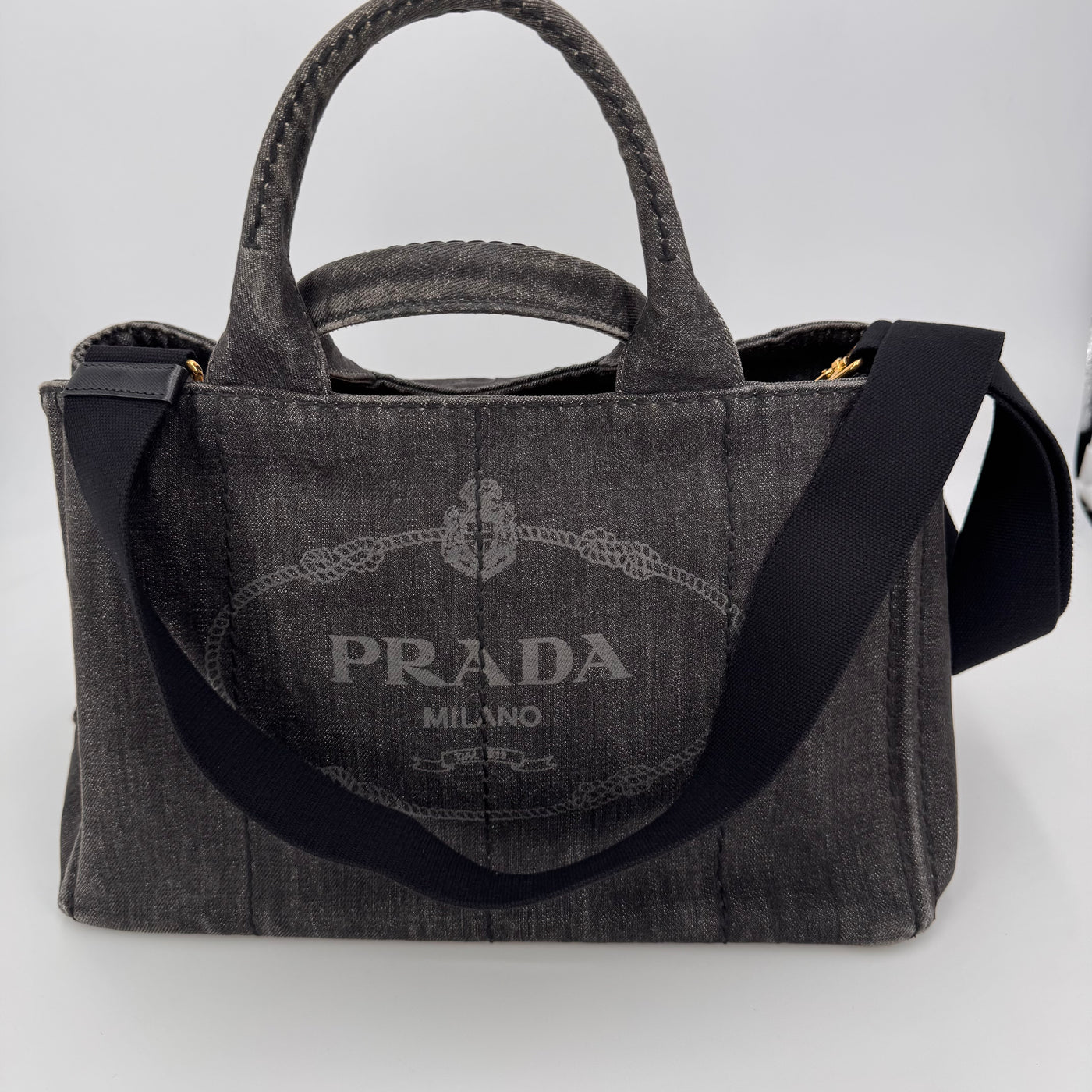 Prada Canapa