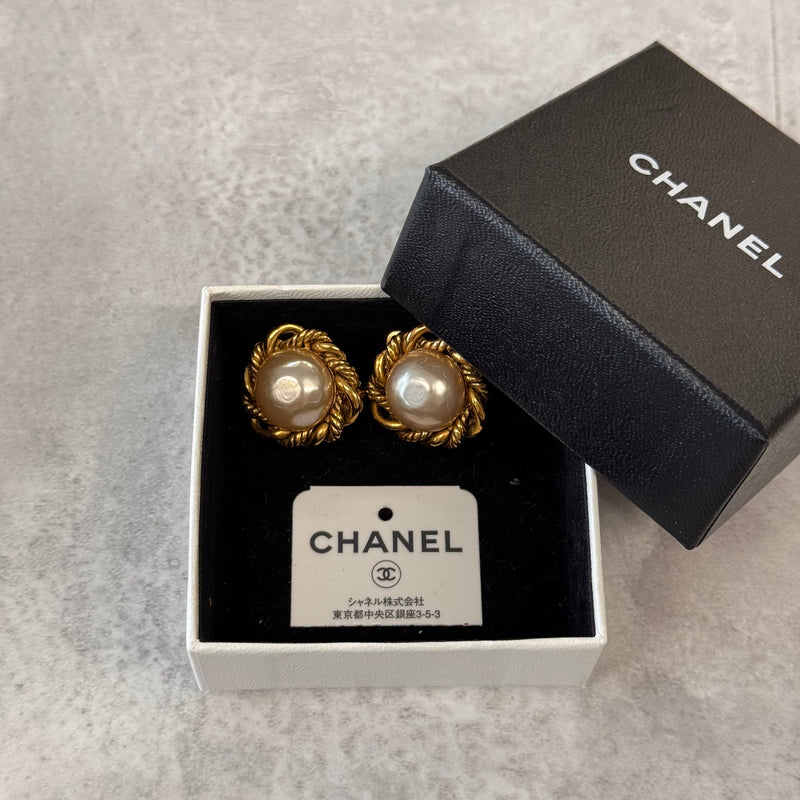 Clips Chanel perles baroques