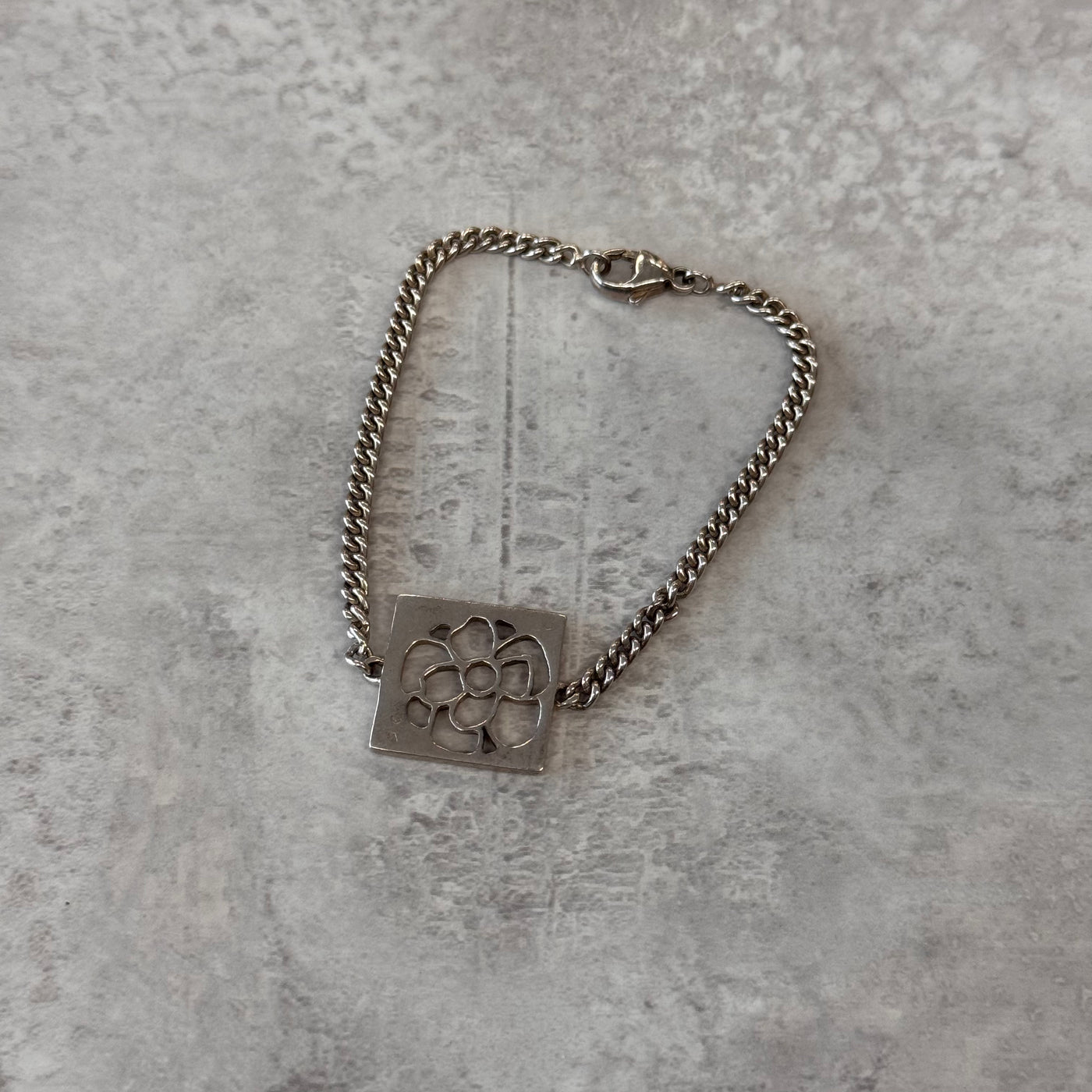 Chanel Bracelet camelia argent massif
