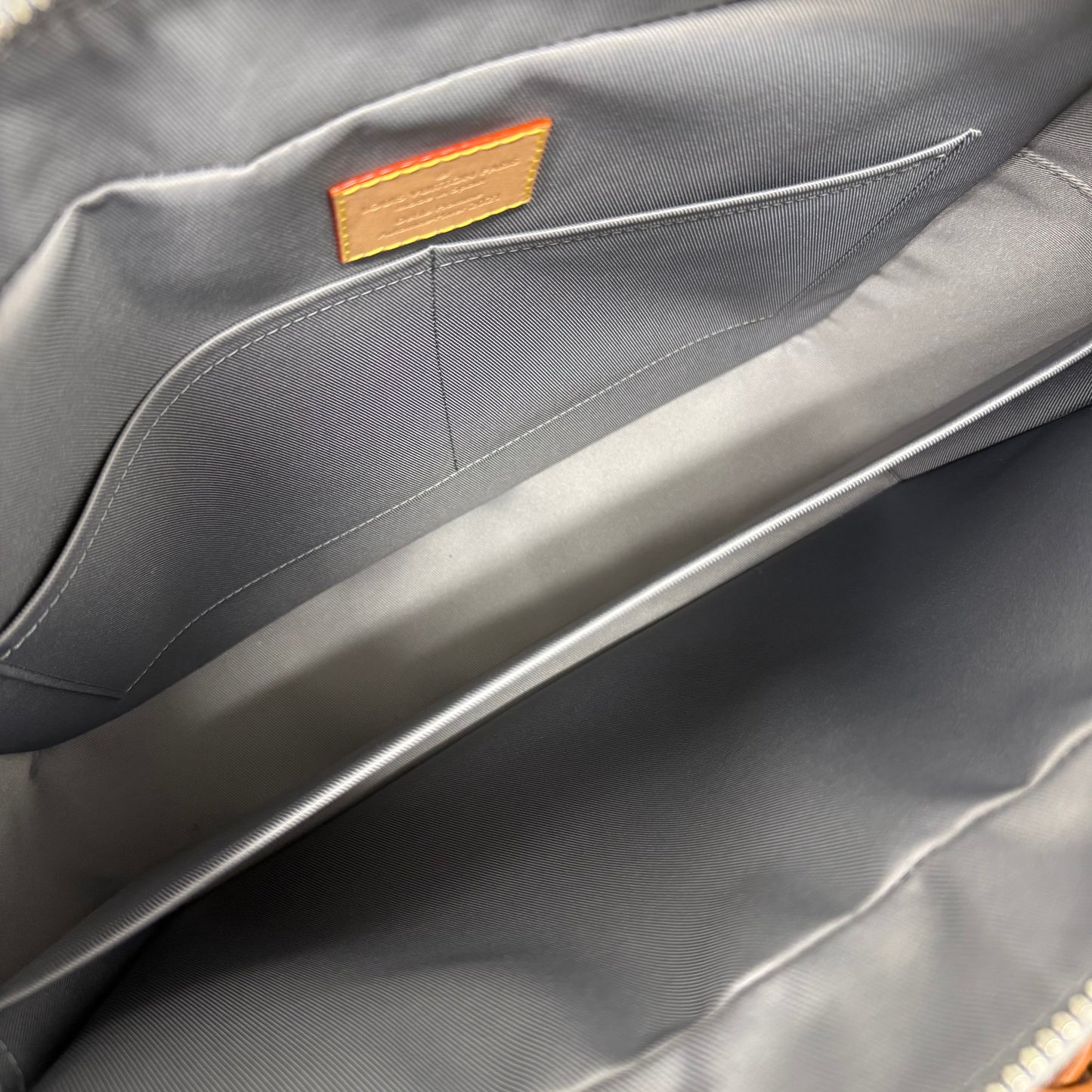 Louis Vuitton Néo Porte Documents