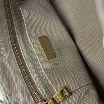 Prada Canapa